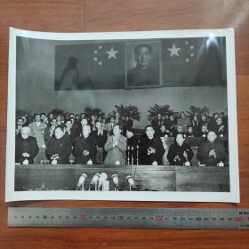 超大尺寸：1955年3月召开中国共产党全国代表会议，大会主席台:毛泽东、刘少奇、周恩来、宋庆龄、邓小平、朱德（袋1081）