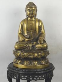 全铜的老佛像一尊，开脸慈祥端坐莲花座上。重3.9斤，待结缘！