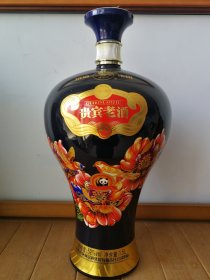 酒瓶。汾酒•杏花村•贵宾老酒典藏酒瓶，52度1.5L。尺寸见图。山西杏花村汾酒集团有限责任公司出品。