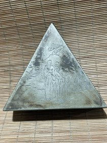 旧藏：老白铜墨盒，造型独特，名人雕刻工艺精细，完整，品相一流 尺寸：高3.2cmx8.5cm，重量：187g