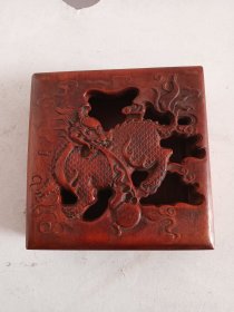 镂空木雕方形盒