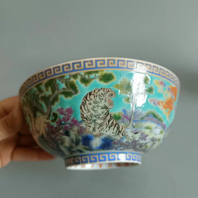 清官窑绿釉描金虎纹碗