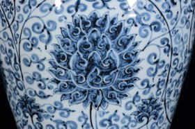 明洪武年蕃莲纹梅瓶40*23厘米