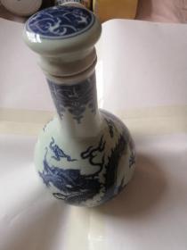 景德镇瓷制龙型老酒瓶