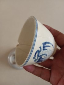 民国残碗残杯 一起价格,团鹤纹杯冲线口沿磕碰 胶东出品款碗冲线口沿磕残