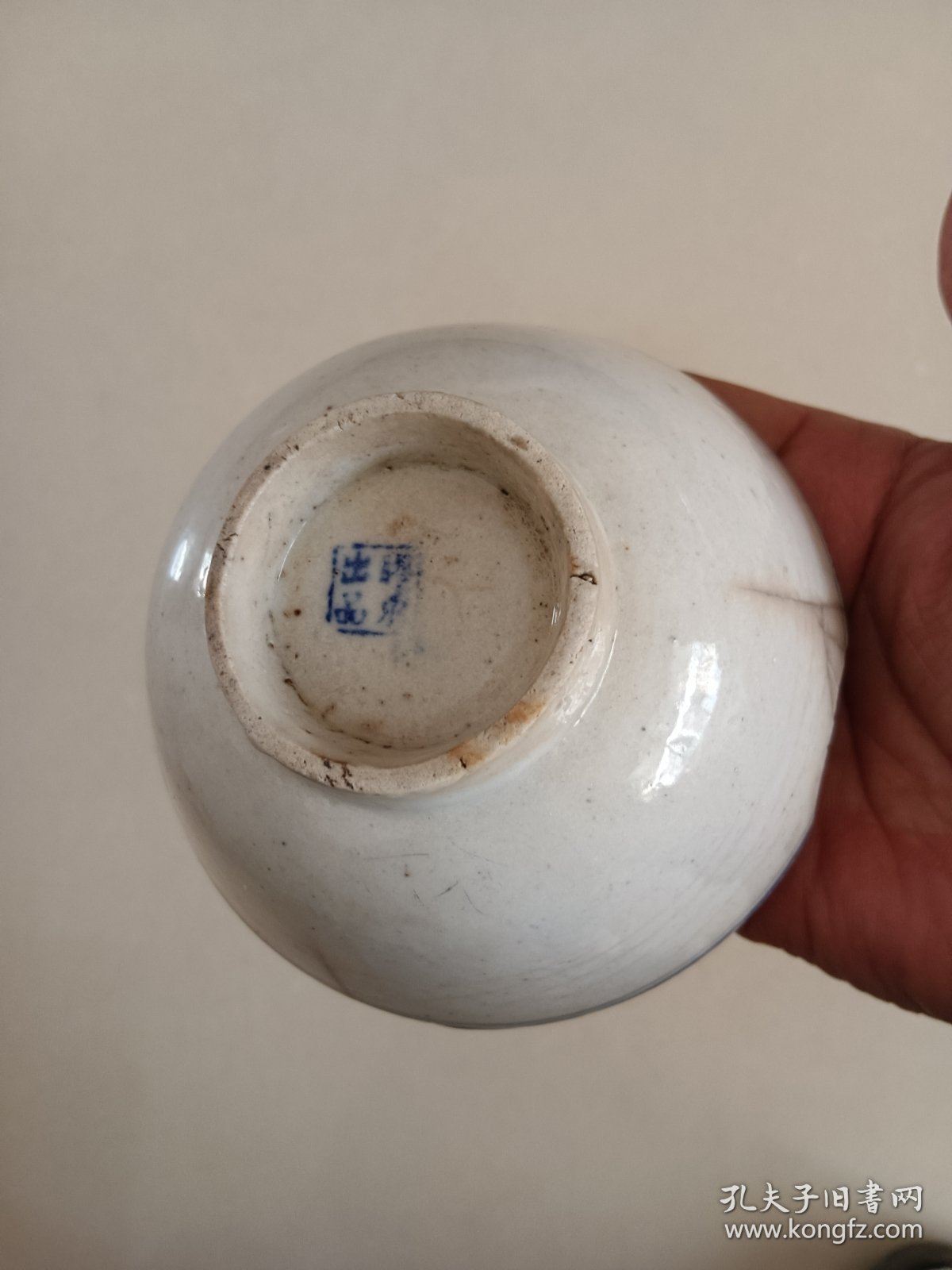 民国残碗残杯 一起价格，团鹤纹杯冲线口沿磕碰 胶东出品款碗冲线口沿磕残