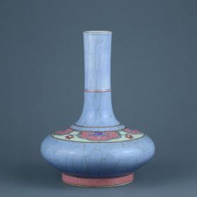 清雍正蓝釉粉彩花卉纹茡荠瓶
高度18.6cm，口径3.6cm，肚径14.5cm。