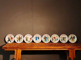 样板戏瓷盘套组8个 尺寸直径23厘米 保存完好，瓷质细腻，绘画精致