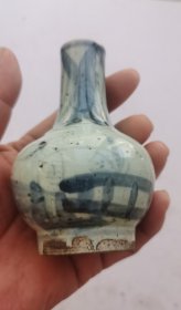 明代·兰青花小天球瓶，明兰青花画功古朴典雅，包浆厚重，精美漂亮！尺寸：直径7cm ，高 11Cm。