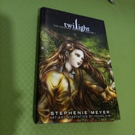 Twilight: The Graphic Novel, Vol. 1 by Stephenie Meyer and Young Kim 《暮色》漫画