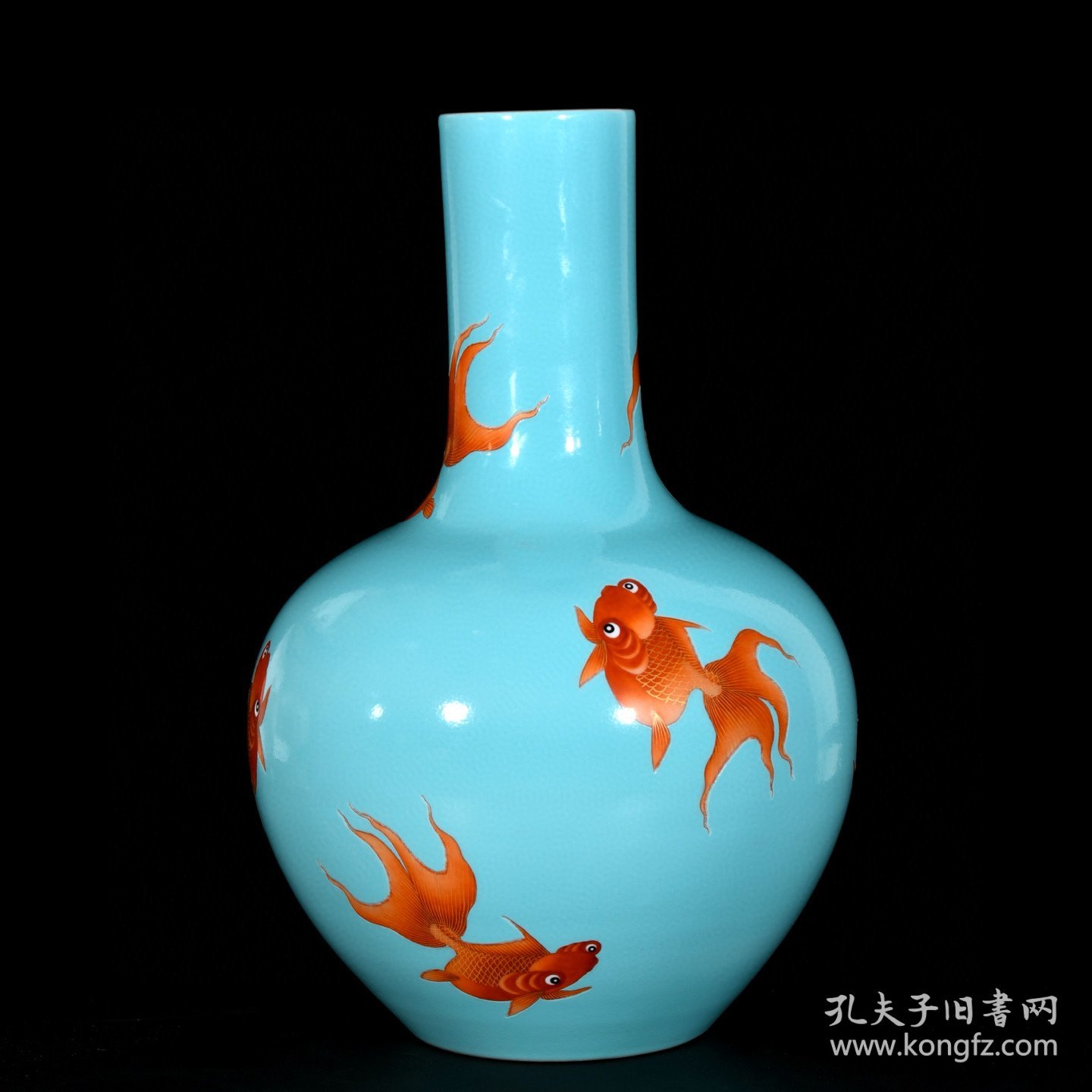 清慎德堂松石绿矾红描金金玉满堂纹天球瓶；37x25厘米