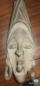 九十年代西南少数民族傩雕面具，尺寸约为32X12厘米，手工雕刻，民族风情浓郁。家藏30年，保老保真包邮。品相如图，看好下单，寄出不退。