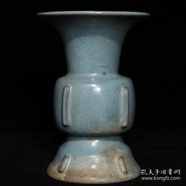 汝窑冰裂纹出戟尊，高17.5cm直径12.5cm