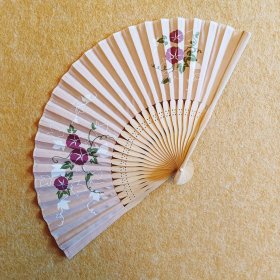 紫的牵牛 日本回流京扇棉扇 展幅约37Cm 高20.5Cm 竹扇骨 ，保管好 。