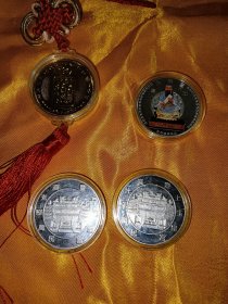 纪念章四个合出