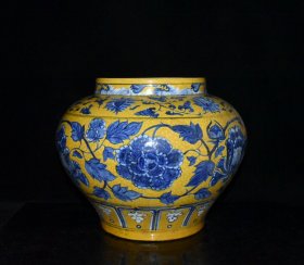 元代波斯文黄釉青花缠枝牡丹罐