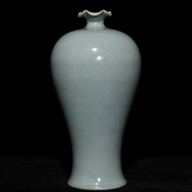 汝窑花口梅瓶，高26.5cm直径14cm