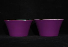 清雍正紫釉珐琅彩描金口花边碗一对，高8.8×16厘米