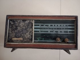 老收音机 淄博海鹰牌 不好用前玻璃有裂破损 摆件道具收藏 38×14×20