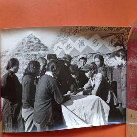 五十年代新华社展览图片   入社报名