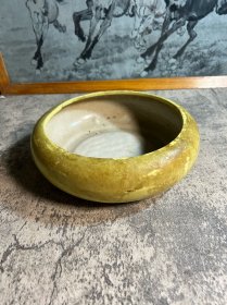 80年代，美陶黄釉笔洗水养盆一只