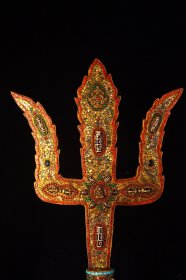 藏器回流天铁纯手工打造，錾刻镶嵌天珠，贝壳老，高59，宽31，重约2830克…………