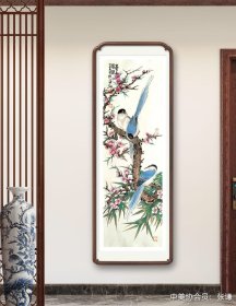 喜上眉梢 70/23厘米，宣纸软片未裱，装框图为效果图。 张谦原名张勇，字文进，号天东人，又号游心堂主。张宝珠先生入室弟子，早年随王炳龙老师学习花鸟。现为中国美术家协会会员，山东省美术家协会会员，山东画院画师，中国画创作研究院院聘画家，肥城市第九届十届政协委员。1968年生于山东肥城。2014年考入北京大学艺术学院中国画方向研究生班，就读于范扬工作室