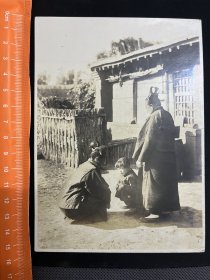 03531 民俗 满洲 妇女 亚东印画辑 照片大小11*15.3cm 民国 时期 老照片
