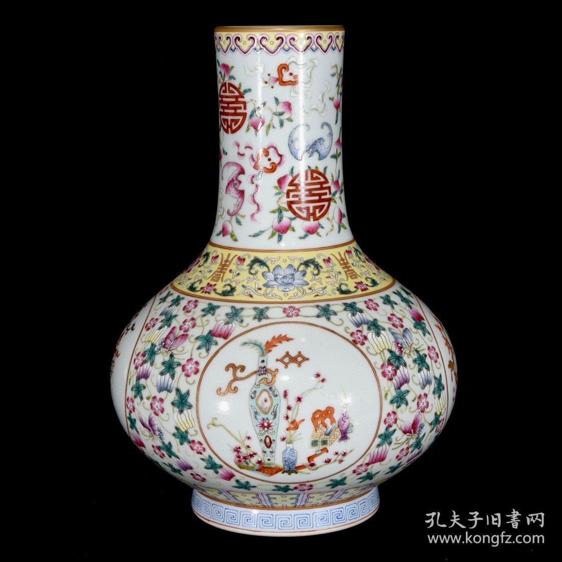 清乾隆粉彩吉祥如意纹瓶，30×22厘米