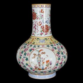 清乾隆粉彩吉祥如意纹瓶，30×22厘米