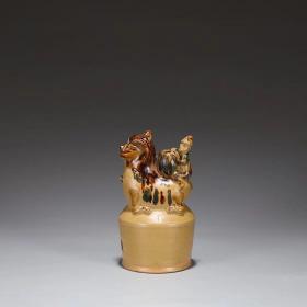 唐代 长沙窑点彩狮坐瓶 尺寸:高22.5公分 直径11.5公分