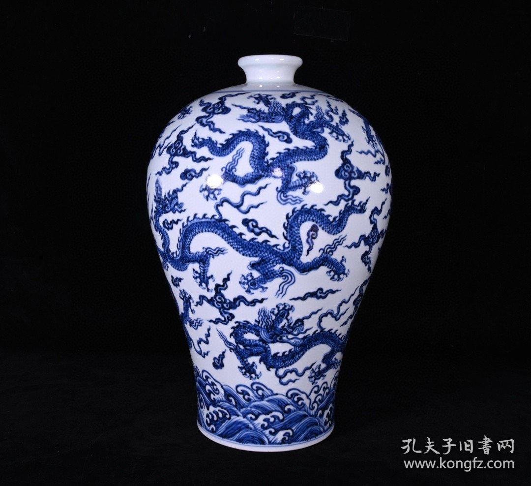 清青花龙纹梅瓶，高35×23厘米
