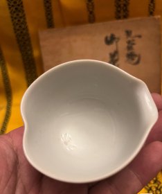 清·九谷青花山水宝瓶套茶具套原盒 画工精湛 锈斑发色 器形优美 瓷质莹润 画工发色都非常好,自己比较喜欢的一套茶具。全品未使用过,原盒都在。