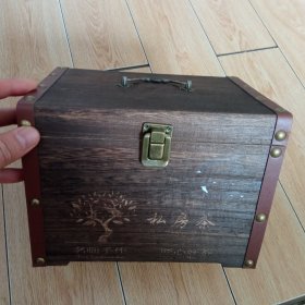 木制盒