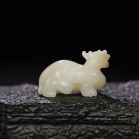 旧藏 和田玉瑞兽，玉质细腻油润，包浆老道，，尺寸 长 4.8厘米，高 3厘米，宽 2.5厘米，重 40.3克