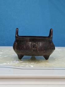 古玩收藏   古董   铜器   铜香炉   精品铜炉
​尺寸  长宽高:8.5/9/6.3厘米   重量:0.9斤