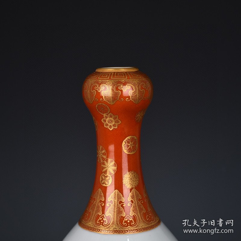 清乾隆矾红描金通景粉彩山水纹蒜头瓶 30×14厘米