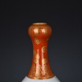 清乾隆矾红描金通景粉彩山水纹蒜头瓶 30×14厘米