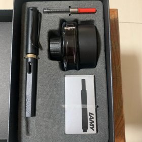 德国凌美LAMY钢笔 礼盒套装钢笔+笔囊一个+吸墨器+墨色墨水