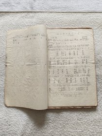 电影《刘三姐》歌曲集手抄本（前面有17页油印井冈山上太阳红、王国福等歌曲）（后面手抄本26页刘三姐歌曲全+洪湖赤卫队歌曲等16页共42页）（全书总共59页）（1973年）