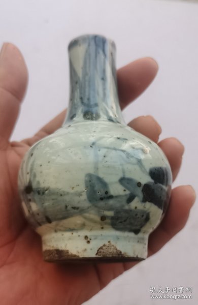 明代·兰青花小天球瓶，明兰青花画功古朴典雅，包浆厚重，精美漂亮！尺寸：直径7cm ，高 11Cm。