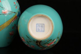 清雍正孔雀绿粉彩喜上眉梢花瓶一对 尺寸 高21直径8厘米