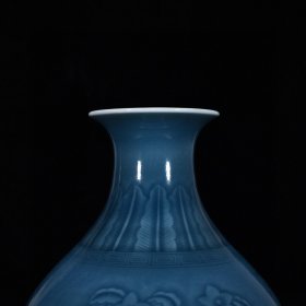 瓷器 清乾隆霁蓝釉刻花果纹玉壶春瓶（回流瓷） 高21厘米 宽17厘米