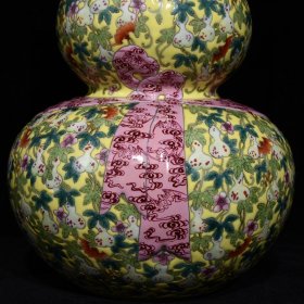 清乾隆黄地粉彩多子多福绶带葫芦瓶一对，高23厘米直径15厘米