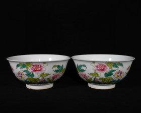 清雍正御制款珐琅彩蝴蝶花卉纹碗一对，高7.5×15.5厘米