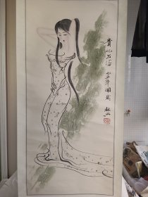 著名书画家薛林兴，水墨手绘《贵妃醉酒》仕女画一副，立轴旧裱，画心尺寸96x42厘米，保真包手绘 薛林兴，1951年出生于青岛。1982年毕业于东北师范大学美术系。现任北京林兴画院院长，齐白石艺术研究会常务理事，中国仕女画研究会副会长，国家一级美术师……