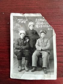 195几年照片11.30 铁岭砖瓦公社 陈王李 合影纪念