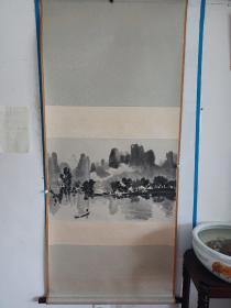 荣宝斋早期 木版水印  品相完美 国画大师徐悲鸿先生代表之品作 《漓江春雨 一副》，长满氧化黄斑 宽凌细裱 整幅作品的山水晕染 变化万千 栩栩如生 代表了荣宝斋木版水印的高超技艺，收藏佳品