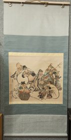 七福神 大幅 真彩 日本回流书画轴挂轴 纵160Cm横78Cm.真实纯写品，绢本绫裱，轴失，品相如画。 水墨色为㡳，极彩色加之，更为生动，幅开宽，大气的一幅，有气势，七福齐来，何来无运之人。 编号(HF333)