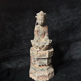 古老木雕观音像，独木精雕，古色古香，历史感十足。高33cm，宽13.5cm，厚13cm。工匠工艺精湛，细节处见真功。卖出不退。佛像收藏或装饰，皆是上佳之选。感兴趣的朋友欢迎联系！